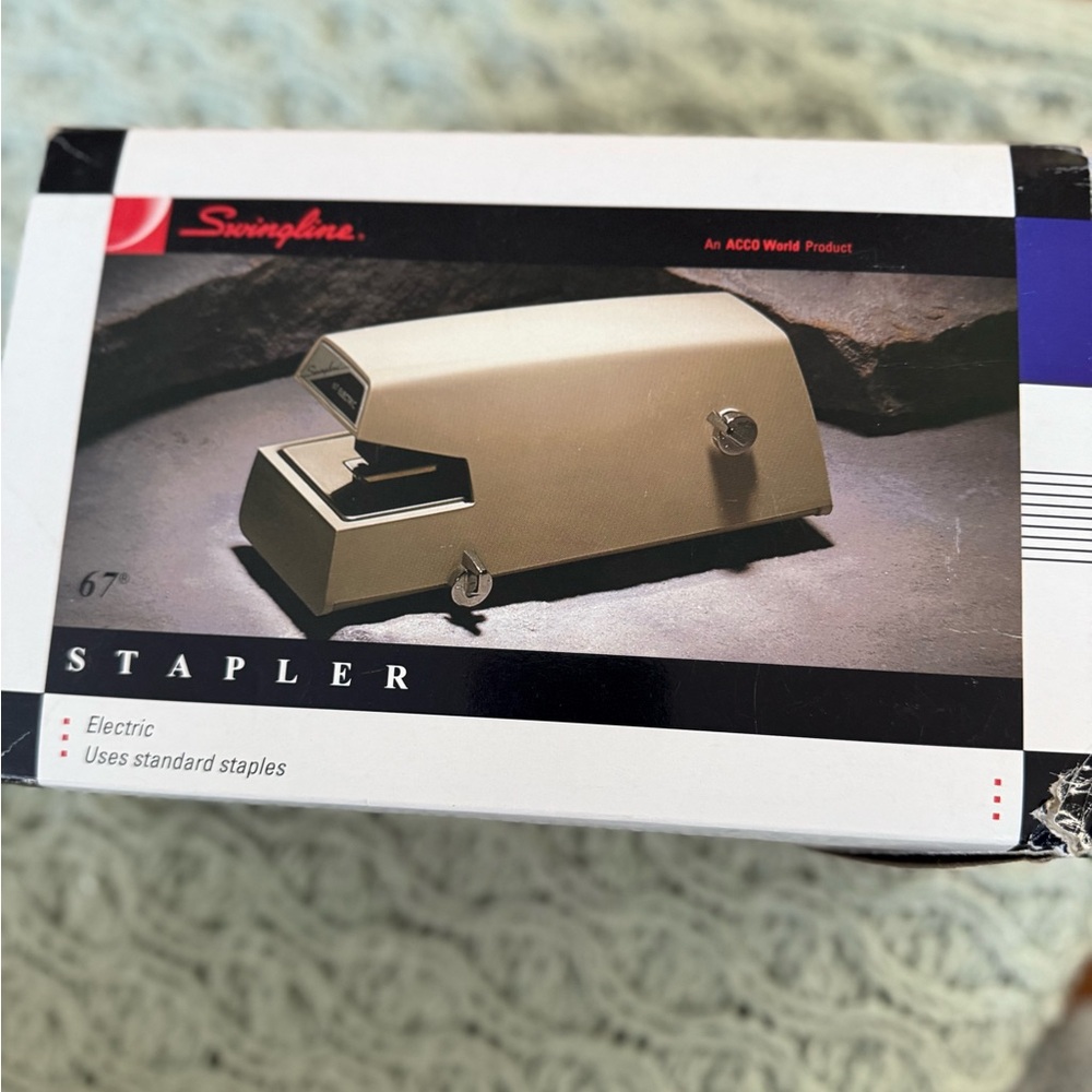 Swingline Electric Stapler - Tan